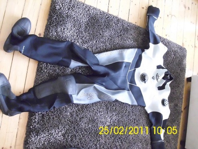 Waterproof Sedna , Trockentauchanzug mit Zubehör - Tauchen - Berlin