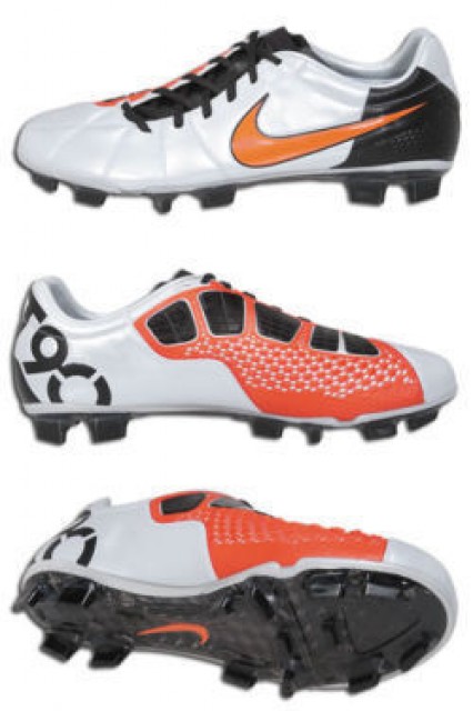 Verkaufe Fussballschuhe - Nike Total 90 Laser Elite Größe 44 - Fussball - Riveris