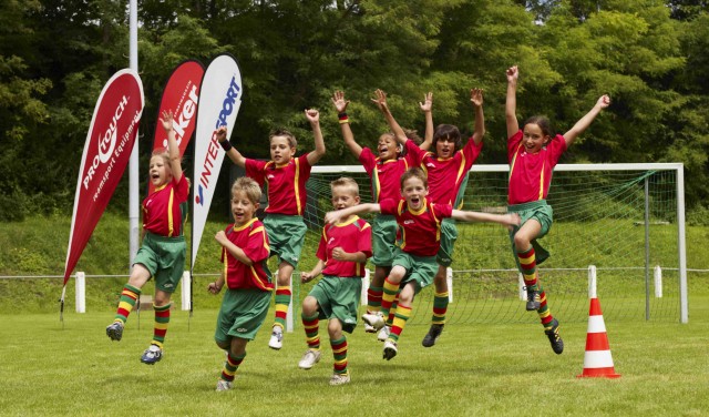 Kinder trainieren im Zeichen der WM in Südafrika! - Fussball - lehrte