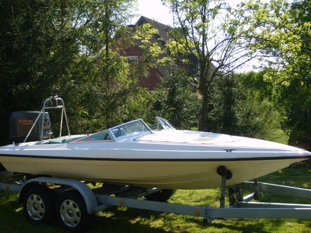 Sportboot Checkmate 5,00 x 2,10m - Motorboote - Wapelfeld
